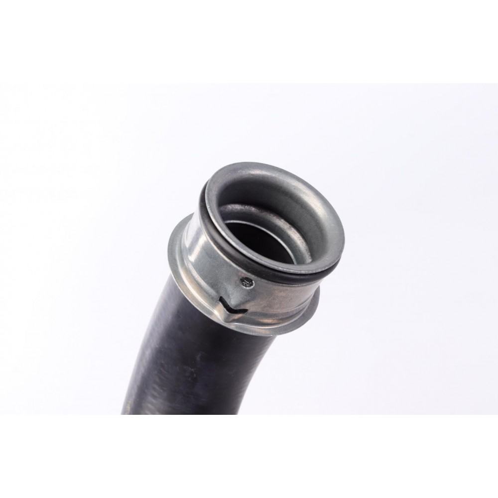 Патрубок системи охолодження MB E-class (W211) 2.0-2.2CDI 02-09 (знизу) (R)