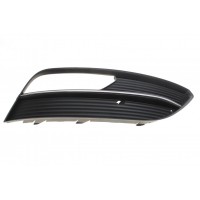 Вставка бампера (під протитуманку) Audi A3 12-20 (R)