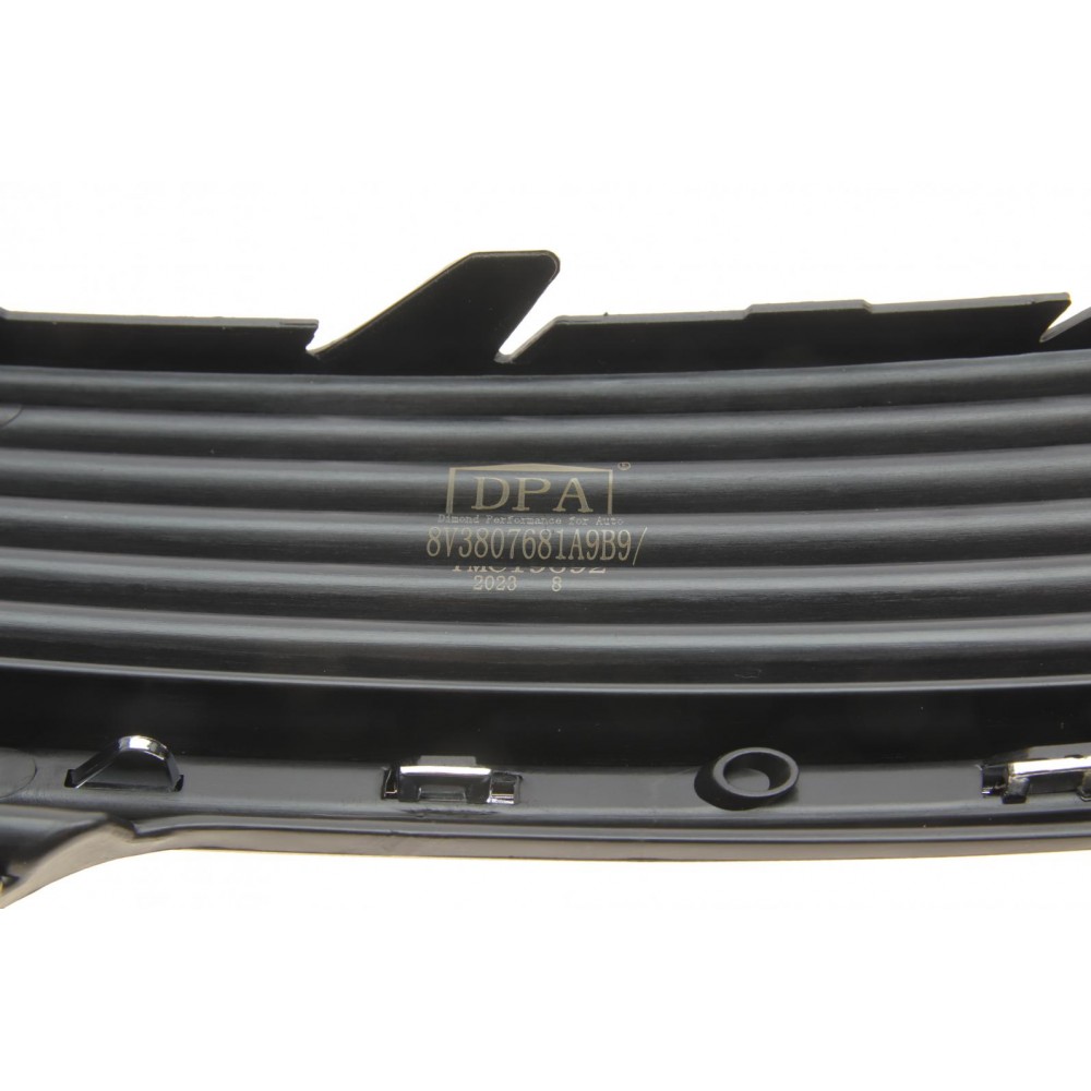 Вставка бампера (під протитуманку) Audi A3 12-20 (L)
