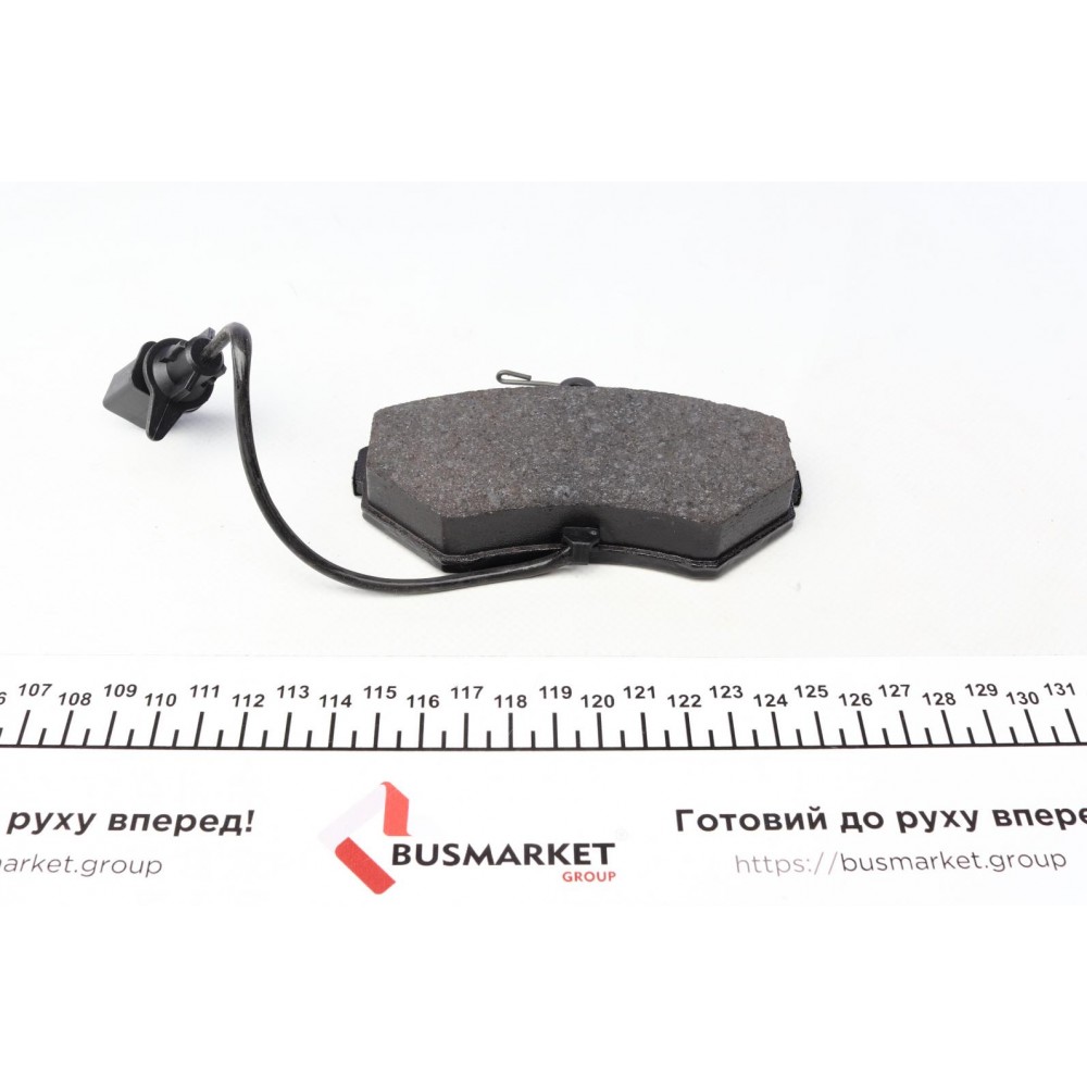 Колодки гальмівні (передні) Audi A4 94-08/Seat Exeo 08-13/VW Passat 96-00 (Lucas) (з датчиком)