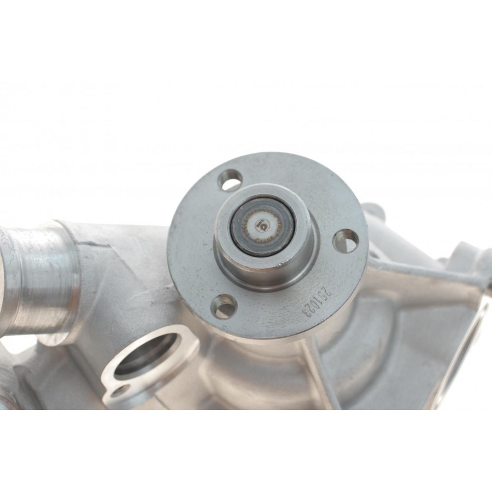 Помпа води MB C-class (W202)/E-class (W124/W210) 93-00, (M104)