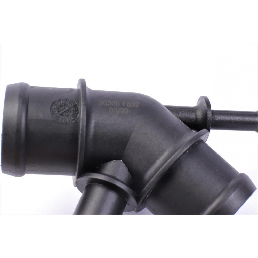 Фланець системи охолодження VW Bora/Golf IV 98-05