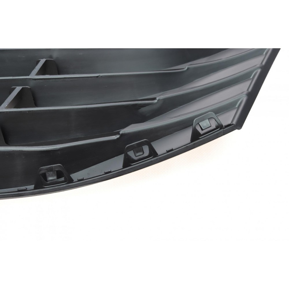 Решітка радіатора Renault Logan 08-12