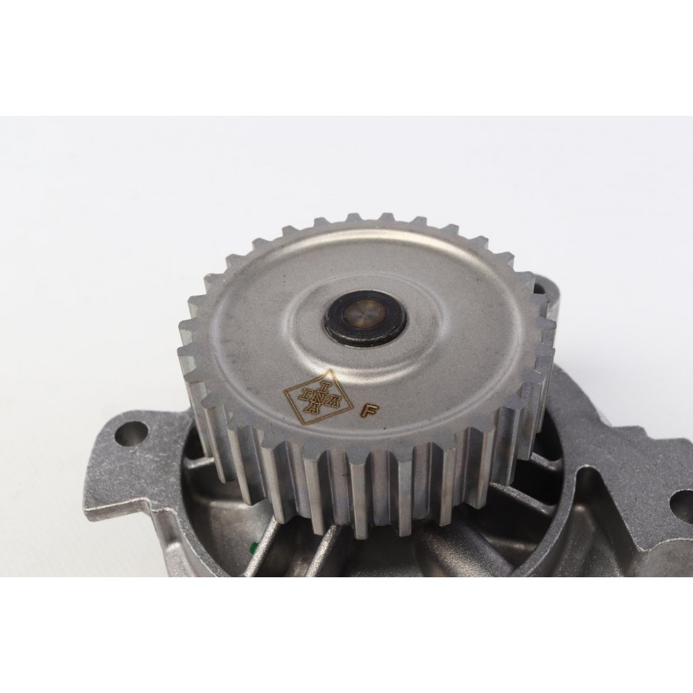 Помпа води Audi 80/100/A6 2.3i 91-