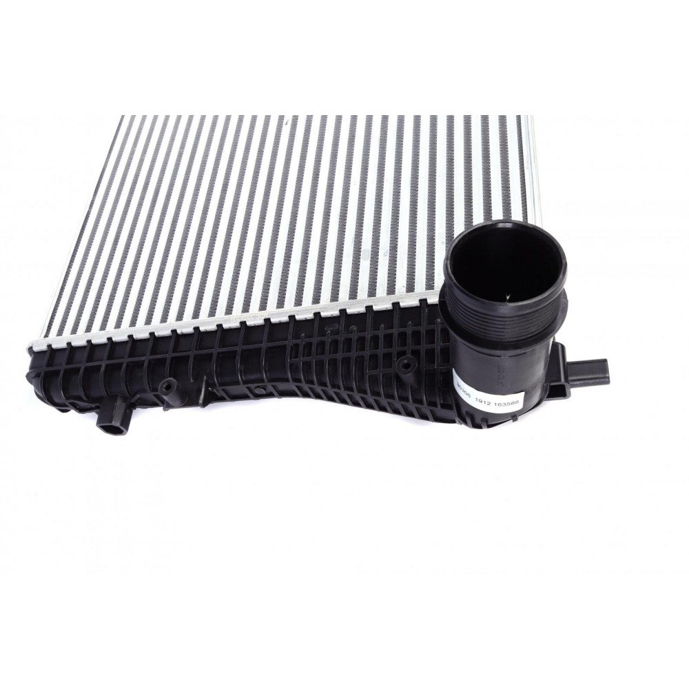 Радіатор інтеркулера VW Passat/Sharan/Tiguan 1.4-2.0D 05-