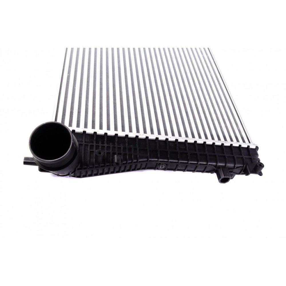 Радіатор інтеркулера VW Passat/Sharan/Tiguan 1.4-2.0D 05-