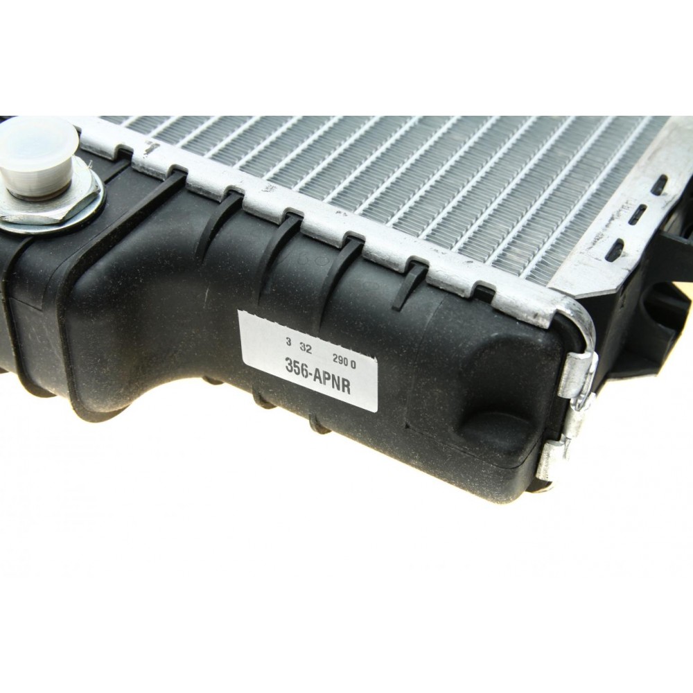 Радіатор охолодження MB E-class (W210) 2.8/3.2 95-097 (M104)