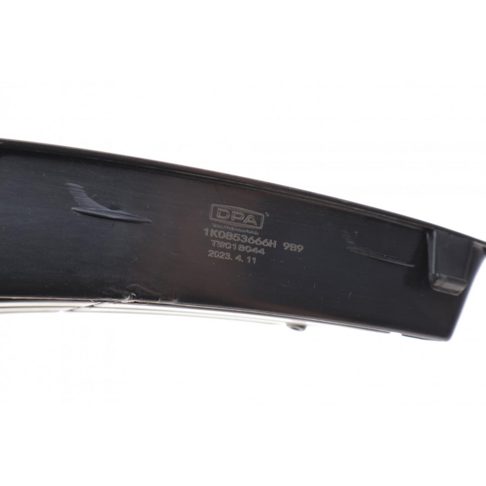 Вставка бампера (без протитуманки) VW Golf V 07-09 (R)