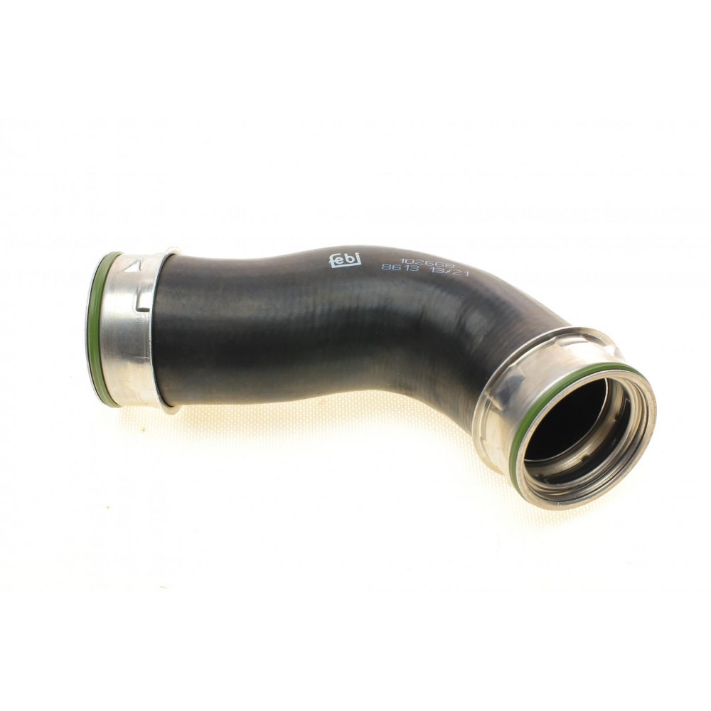 Патрубок інтеркулера (нижній) (L) Audi A3/Skoda Octavia/SuperB/VW Golf/Jetta/Passat 2.0D 03- (ззаду)