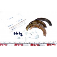Колодки ручника MB Vito (W639) 03- (з пружинками)