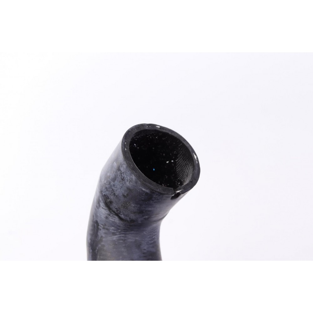 Патрубок системи охолодження MB E-class (W211) 2.0-2.2CDI 02-09 (знизу) (R)