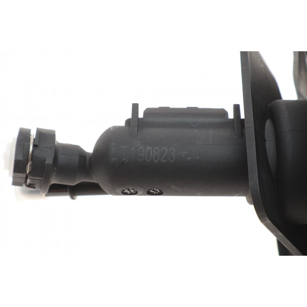 Циліндр зчеплення (головний) Ford C-Max/Focus/Mazda 3/5/Volvo C70/V40/V50/S40 04-