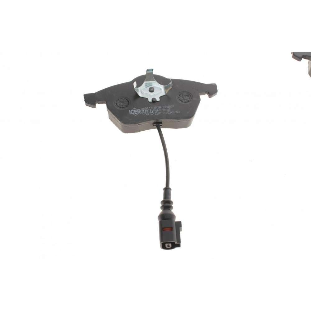 Колодки гальмівні (передні) Audi A3/TT/Seat Leon/Skoda Octavia/VW Golf 96-10/Polo 05-09 (+датчик)