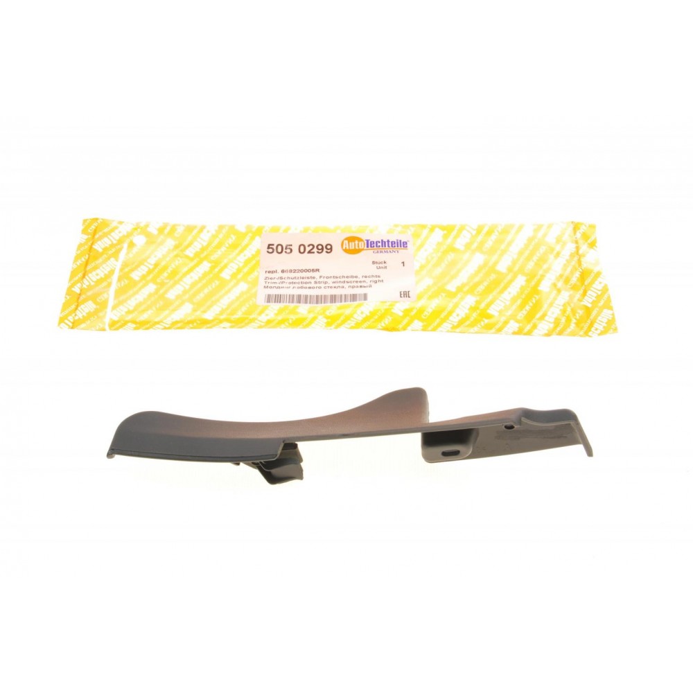 Накладка скла лобового Renault Duster 10-17 (R)