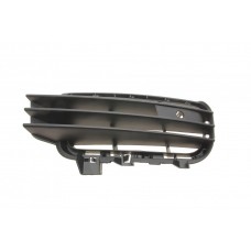 Решітка бампера VW Touareg 11-14 (R)