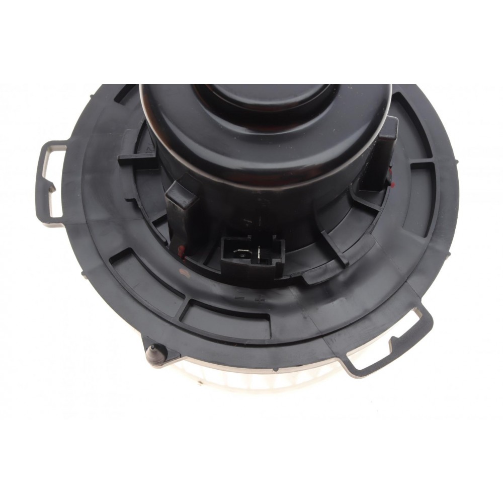 Моторчик пічки Mazda 3/5 1.3-2.0 03-