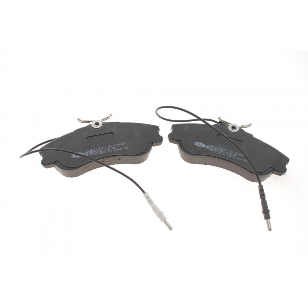 Колодки гальмівні (передні) Citroen Berlingo 96-11/Xsara/Peugeot 306 93-05/Partner 96-15 (+датчики)