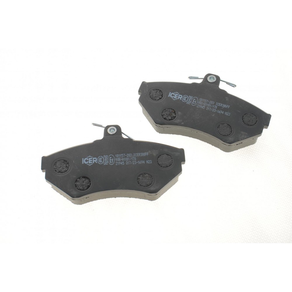 Колодки гальмівні (передні) Audi A4 94-08/Seat Exeo 08-13/VW Passat B5 96-00 (+датчики)