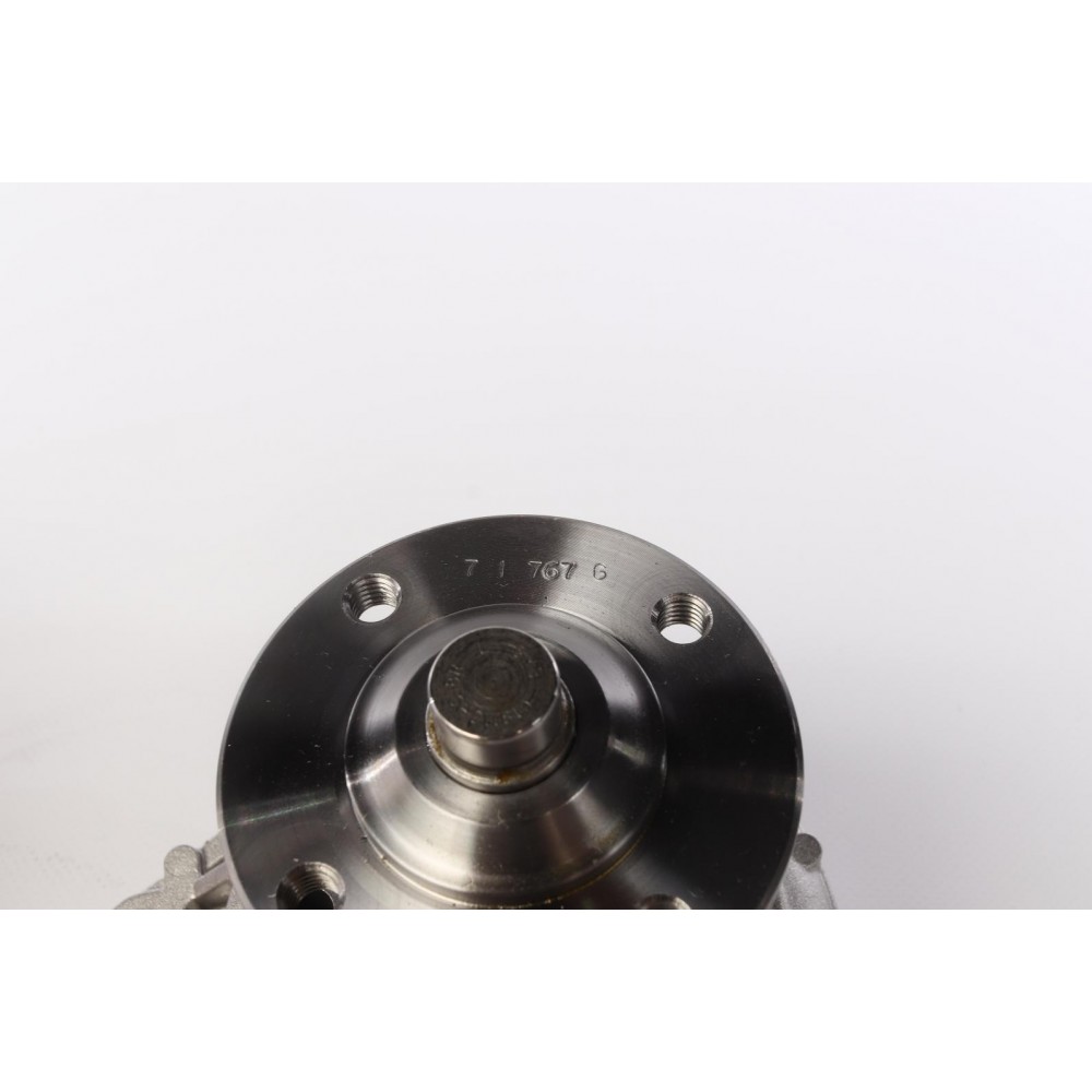 Помпа води Toyota Land Cruiser 2.4TD 90-93/Land Cruiser Prado 3.0D 02- (R/B) (8 лоп)