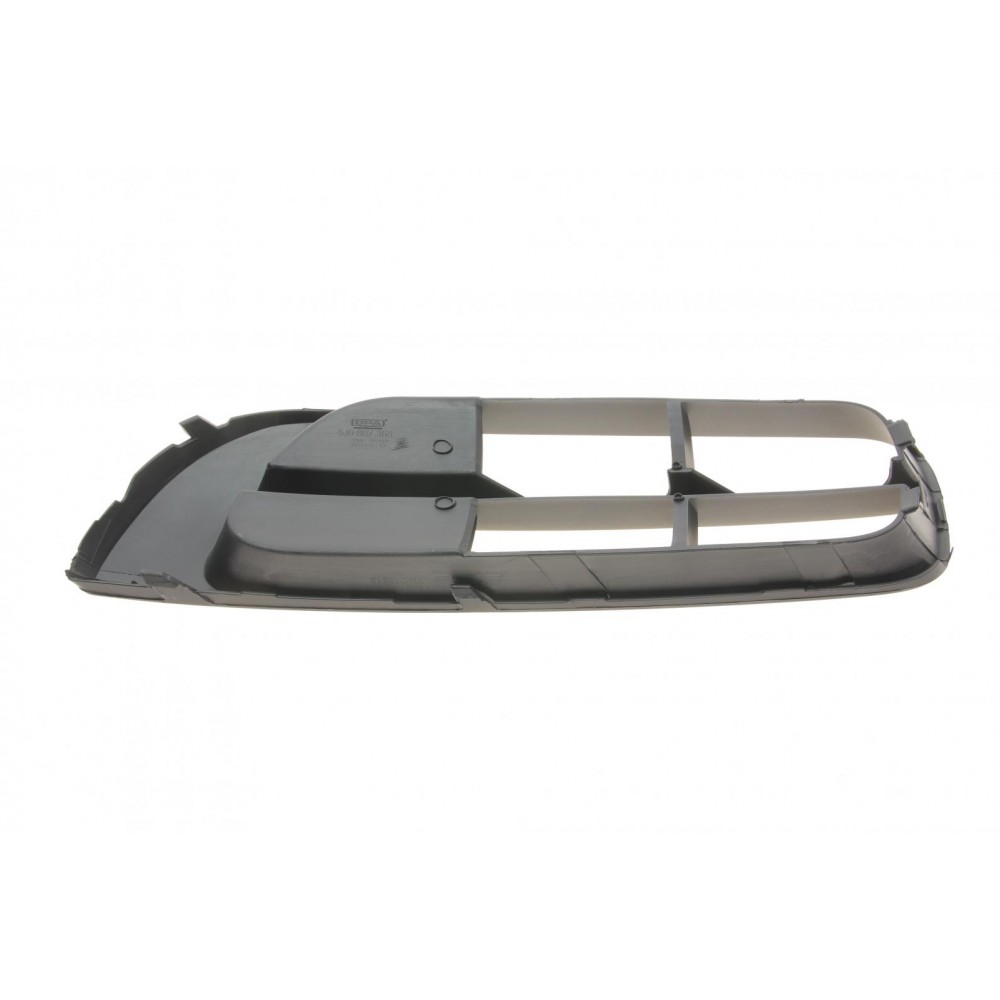 Вставка бампера (без протитуманки) Skoda Fabia/Roomster 06-15 (R)