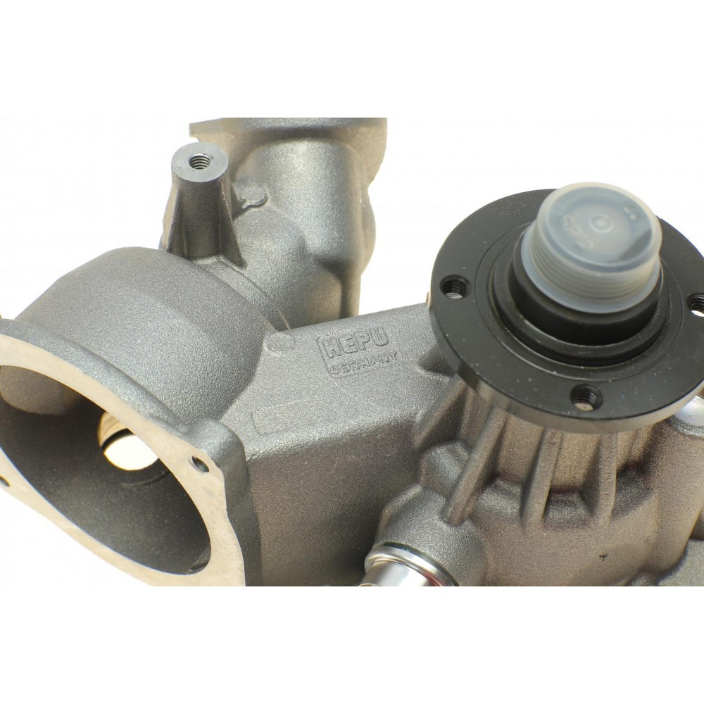 Помпа води BMW 5 (E39)/7 (E38) 735i 93-