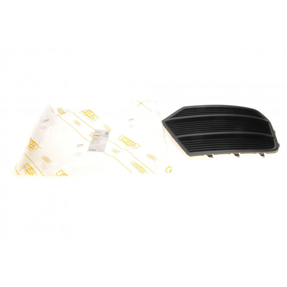 Вставка бампера (під протитуманку) Audi Q3 11-18 (R)