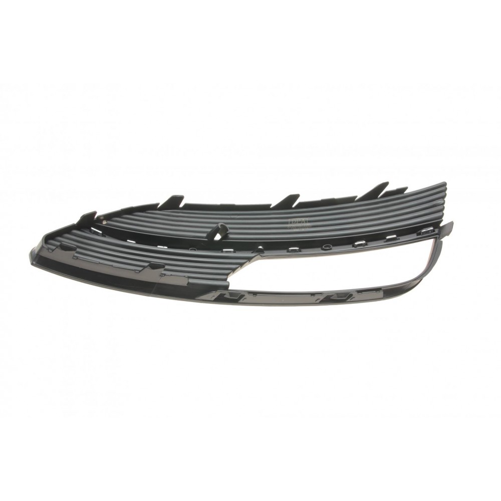 Вставка бампера (під протитуманку) Audi A3 12-20 (L)