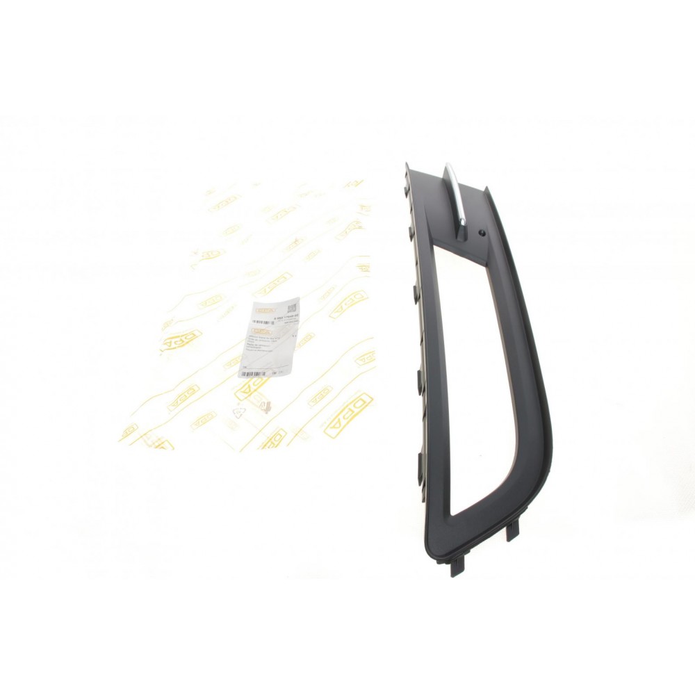 Вставка бампера (під протитуманку) VW Passat 14- (L)