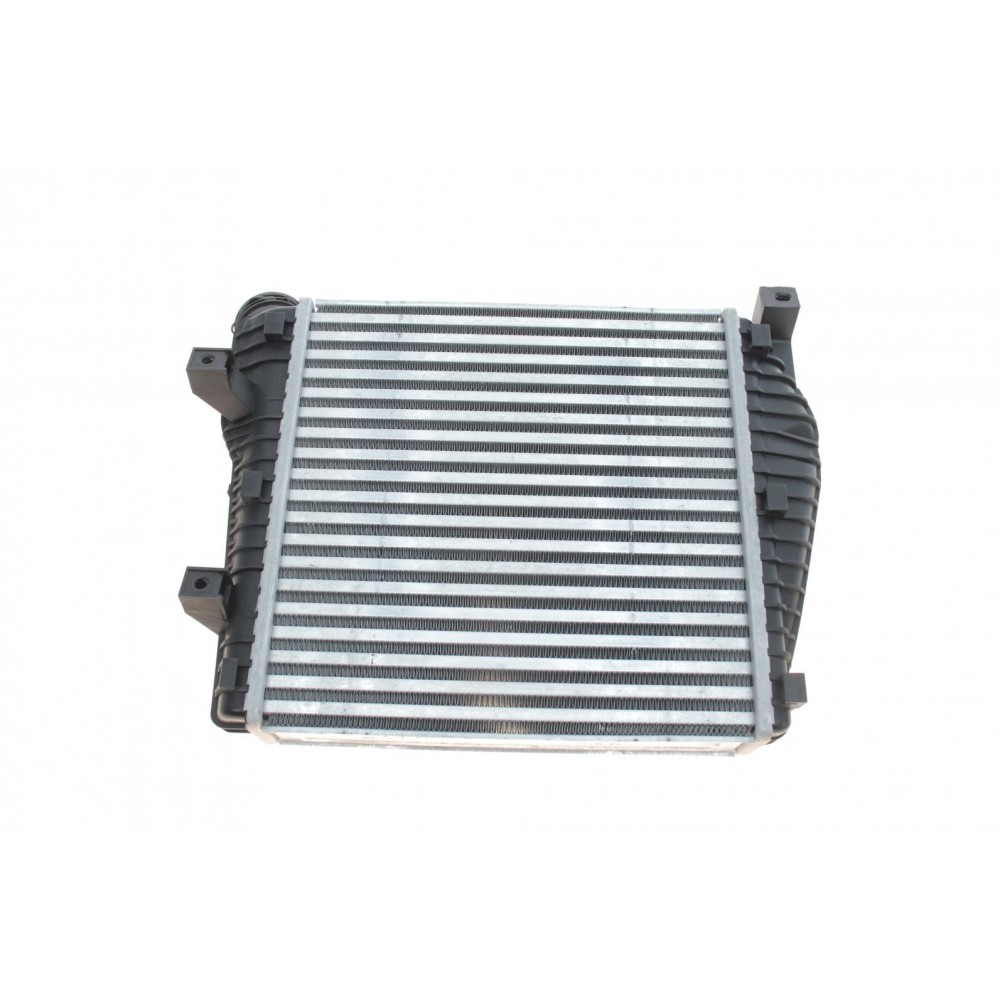 Радіатор інтеркулера Audi Q7 3.0/4.2TDI 06-15/VW Touareg 2.5/3.0TDI 03-18 (R)